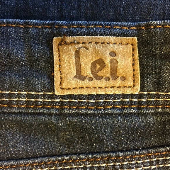 L.E.I. "Sophia Hiphugger Flair" Jeans  |  Size 3 - Picture 11 of 14